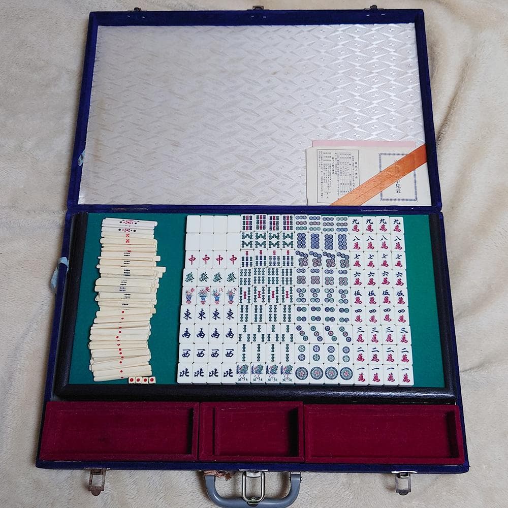 麻雀牌セット　手打ちサイズ　竹背　48cm角雀卓付き