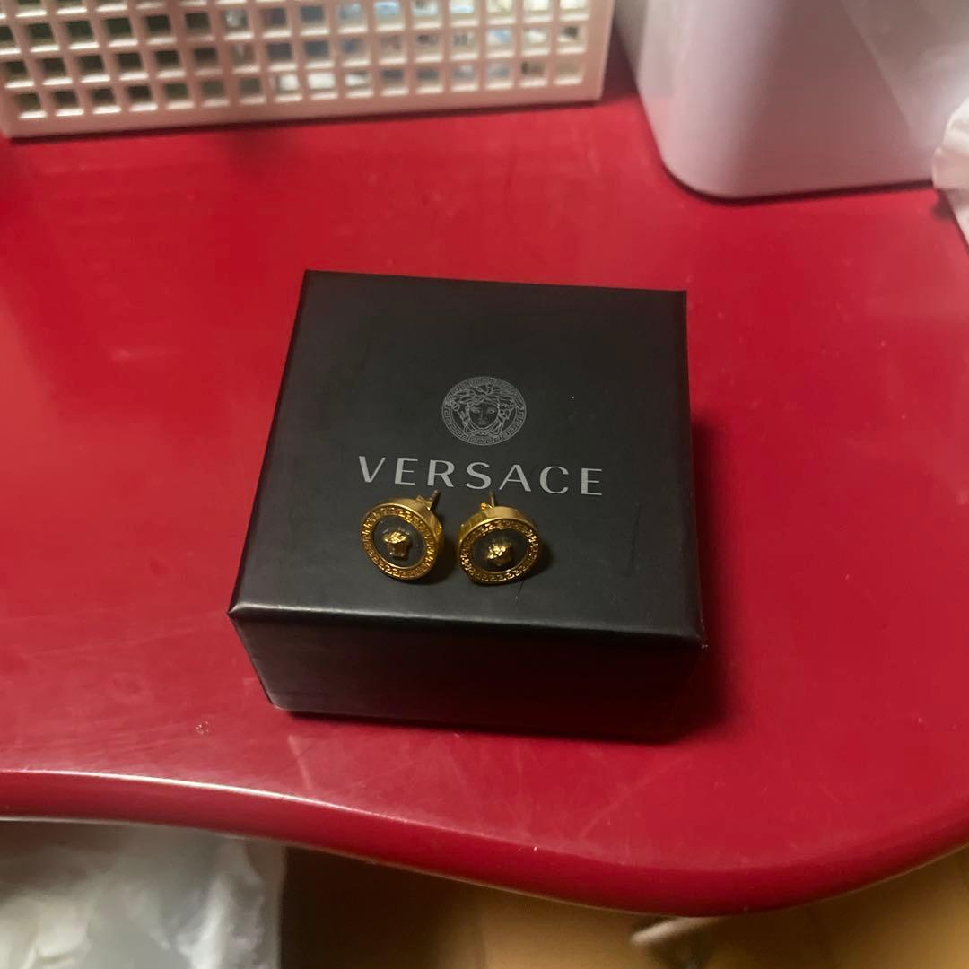 VERSACE ゴールド メドゥーサイヤリング