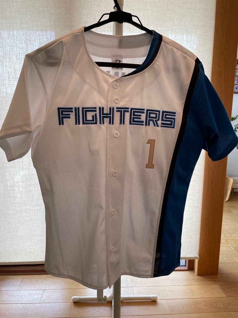 日本ハムファイターズ　ホームユニフォーム 　Sサイズ　新庄　1番