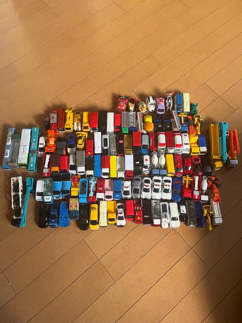 トミカ　ジャンク品120台まとめ売り　キャリアカー　警察車両　消防車両など