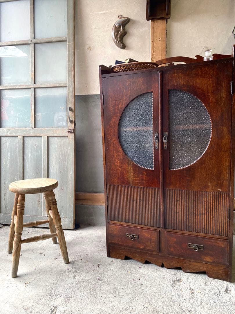 ビンテージ  ラウンドガラスのキャビネット ※ 送料込みに変更します