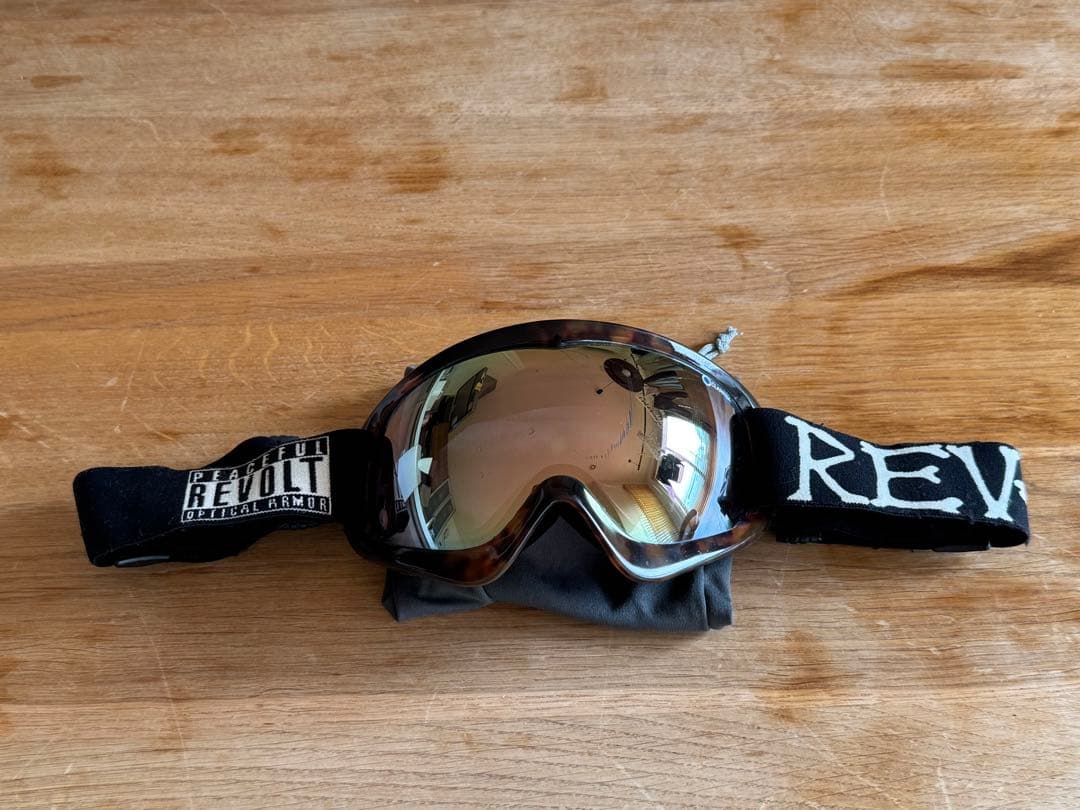 P　REVOLT ゴーグル・HOLDEN ウェア