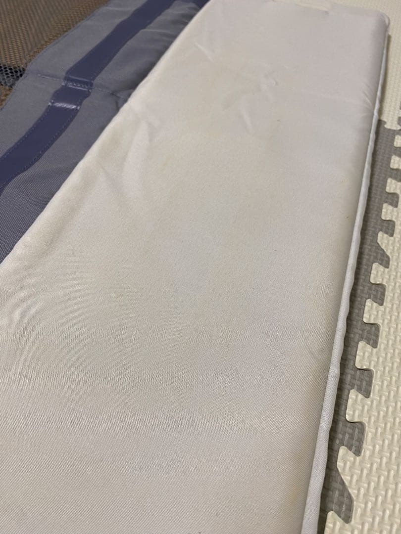 ★匿名配送★アップリカ　ココネルエアープラス　　グレー　ベビーベッド　折りたたみ