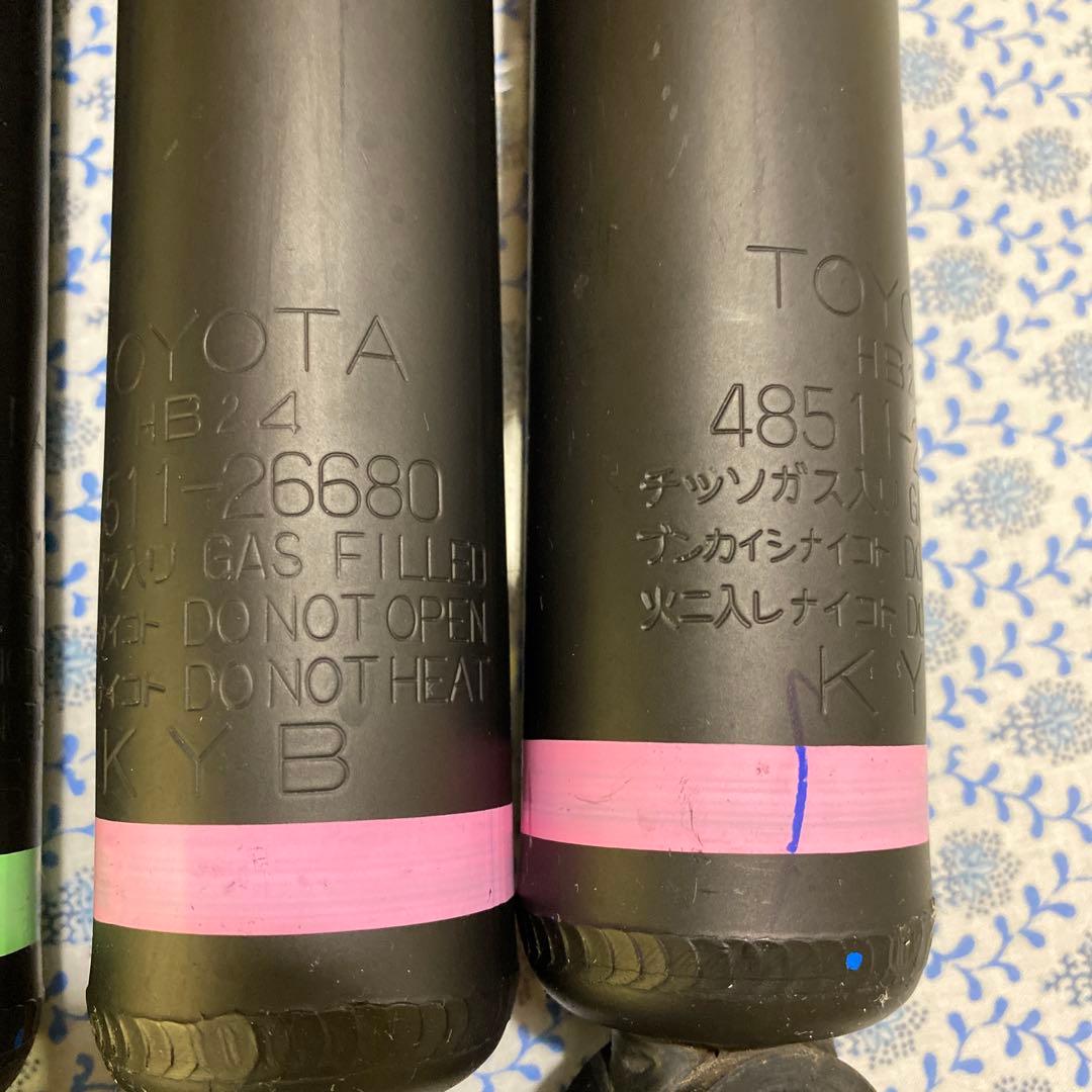 リクエスト依頼品です。 ハイエース DX 4WD 純正 ショックアブソーバー