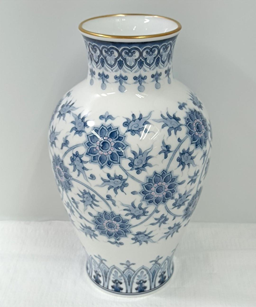 大倉陶園　呉須染付　呉須唐草　花器　花瓶　皇室御用達　未使用保管品